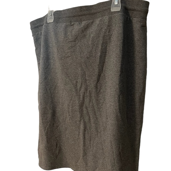 A torrid fleece gray skirt in size 3X - Picture 7 of 7